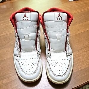 Jordan one mid se men's sizes 9.5